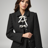 Giacca in Tweed con Fiocchi Frontali – Stile Cropped Chic